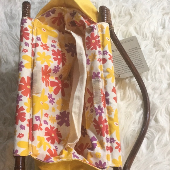 Cute yellow and floral fabric purse - Picture 3 of 3